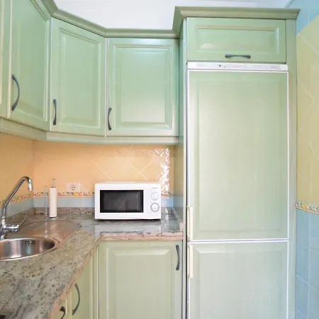 Colonial 公寓 阿德耶