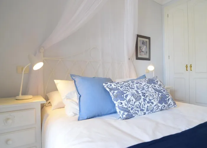 Colonial Apartment *